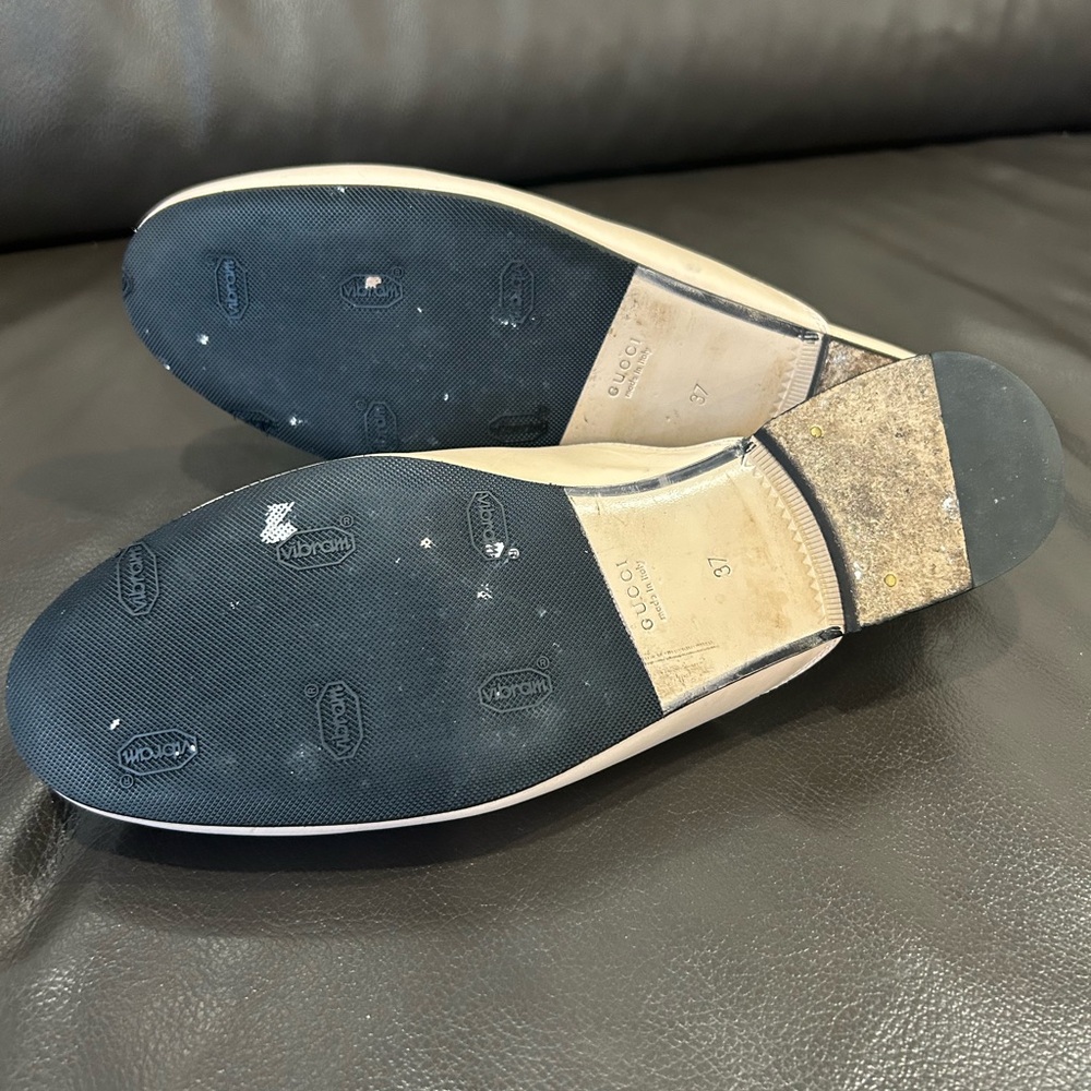 Gucci Cream Cat Print Loafers - Picture 10 of 11